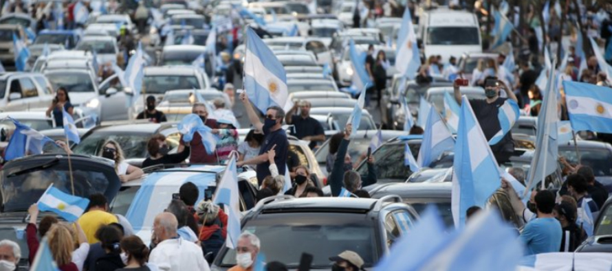Argentina se ubica en el sexto puesto de los países más afectados, con casi 900,000...