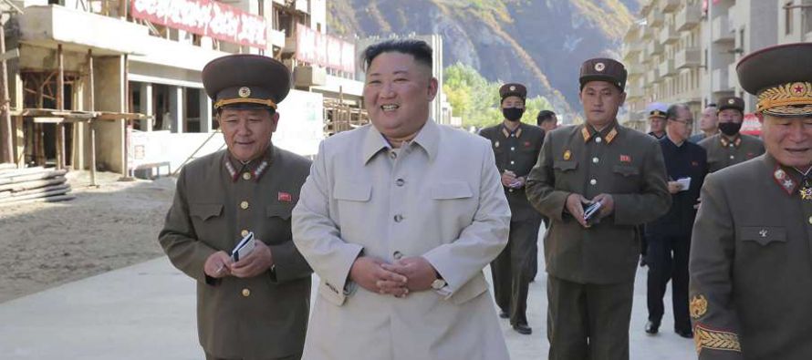 Kim inspeccionó los trabajos de recuperación en la zona nororiental de Komdok,...
