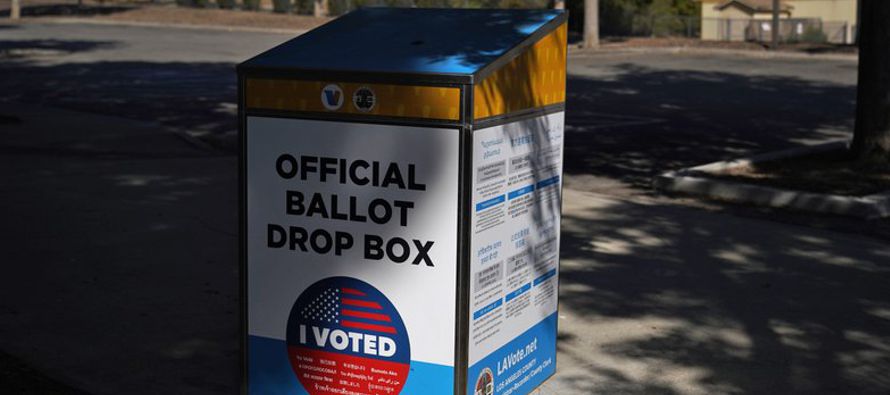 El secretario de Estado de California y el procurador general, señalaron que esas urnas no...
