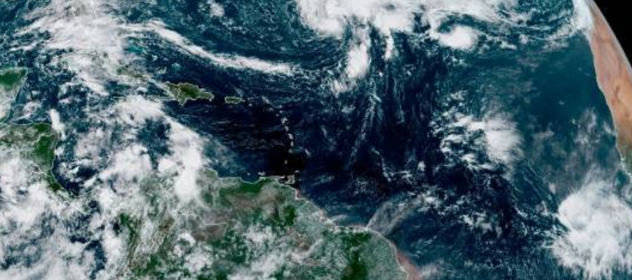 Hay una alerta de tormenta tropical en Bermudas y los residentes deben monitorear de cerca la...