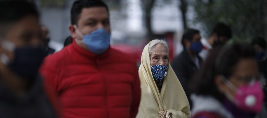 La Secretaría de Salud dice que su estimado de casos vinculados a la pandemia ha llegado a...