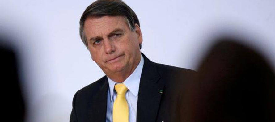 Bolsonaro, ha minimizado en repetidas ocasiones la gravedad del virus y sigue promocionando el...