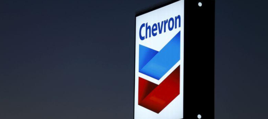 Chevron dijo que estaba retirando personal no esencial y que sus plantas de energía costeras...