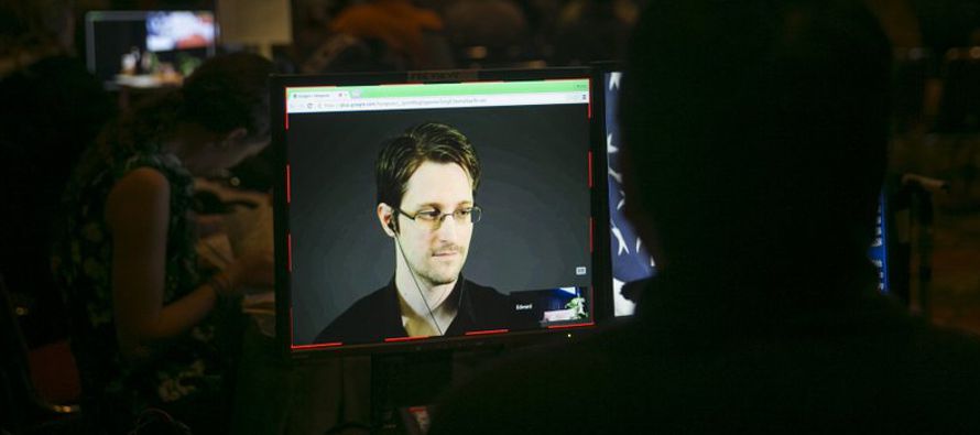 Snowden, quien trabajaba para la Agencia Nacional de Seguridad de Estados Unidos, vive en Rusia...