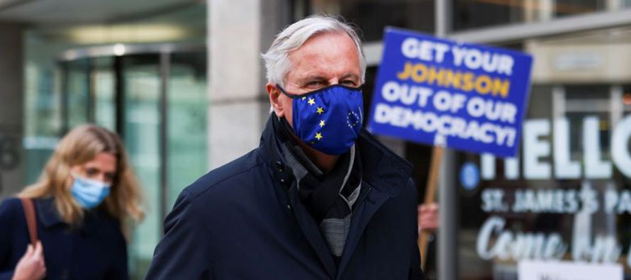 Barnier habló después de dos semanas de intensas negociaciones que no lograron dar un...