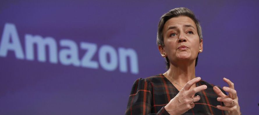 La UE empezó a investigar a Amazon en 2018 y se ha centrado en su papel doble como minorista...