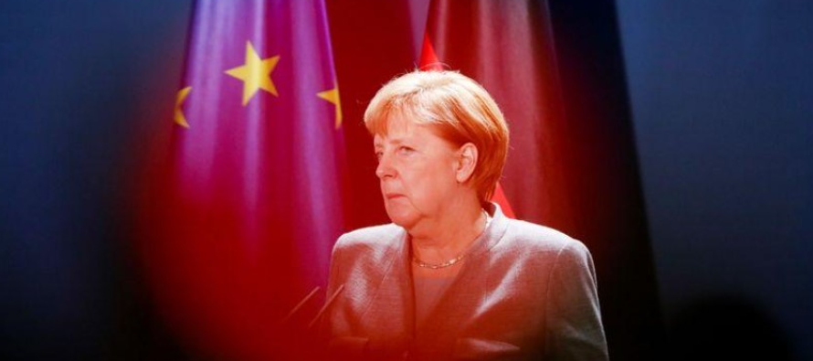 Merkel coincidió con Macron al exigir controles más estrictos a lo largo de la...