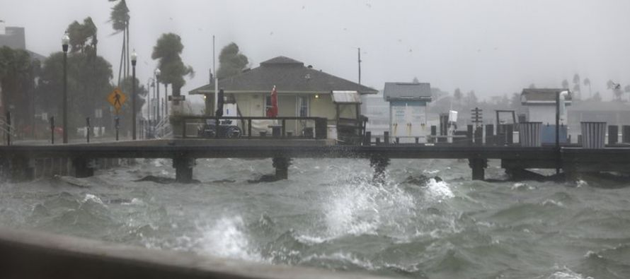 Gran parte del área de Tampa Bay estaba bajo una alerta de marejada ciclónica el...
