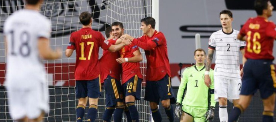 El suplente Mikel Oyarzabal marcó el sexto gol de la “Roja” en el minuto 89 para...