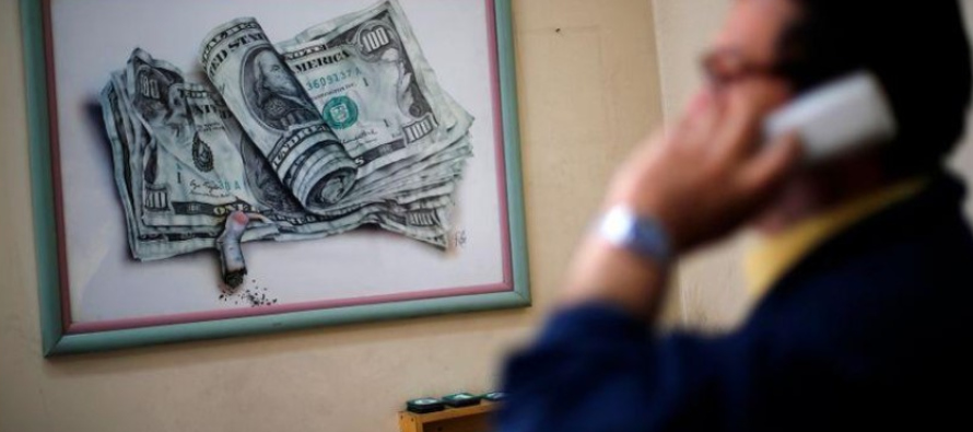 El peso mexicano finalizó con alza de un 1,09% a 20,1400 unidades por dólar, mientras...