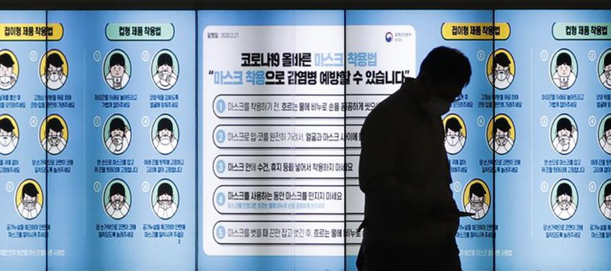  Corea del Sur confirmó el sábado 386 nuevos casos de coronavirus dentro de un...