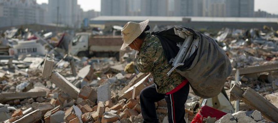 China establece su propio estándar nacional de pobreza extrema, en base a un umbral de...