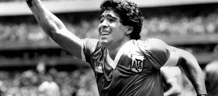 Maradona murió el miércoles a los 60 años debido a un paro cardíaco,...