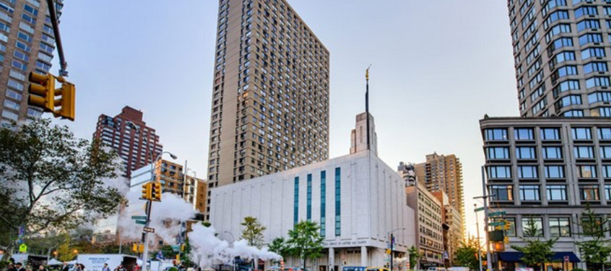 La diócesis de Brooklyn y Agudath Israel de América tienen iglesias y sinagogas en...