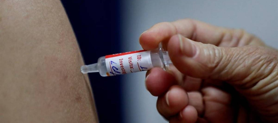 El ministro de Salud, Juan Carlos Zevallos, dijo acerca de los primeros inmunizados:...