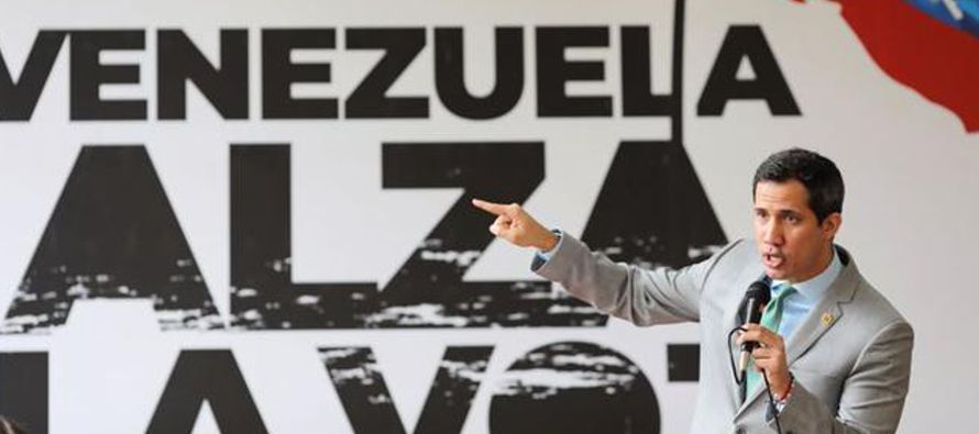 El opositor Guaidó es reconocido por docenas de países, incluidos Estados Unidos y la...