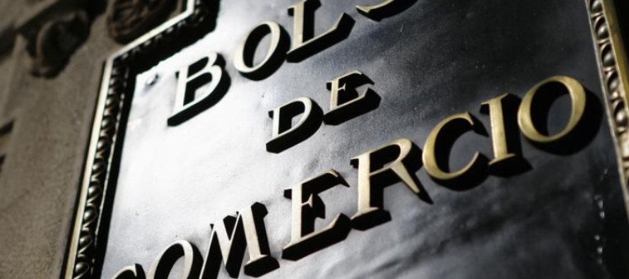 El peso chileno se apreció un 0,85%, a 744,20/744,50 unidades por dólar, su mayor...