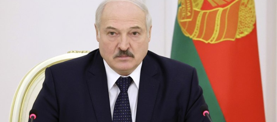 Las manifestaciones han presentado un desafío para Lukashenko, quien ha gobernado al...