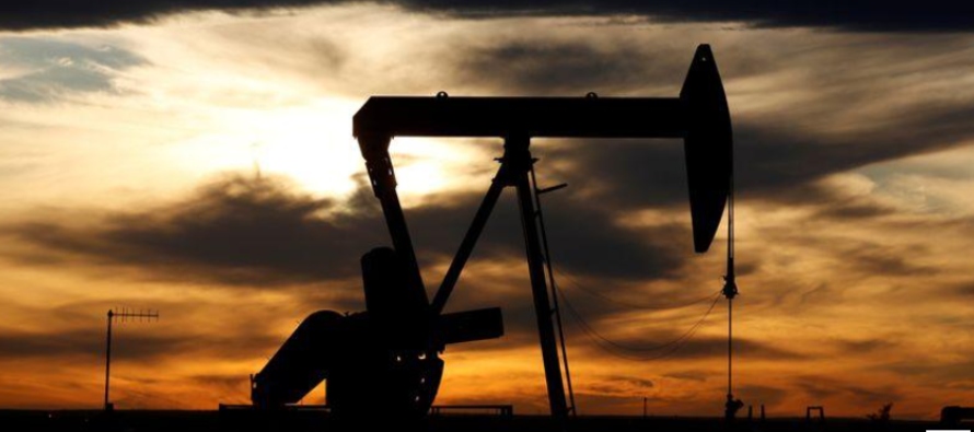 Los futuros del petróleo Brent subieron 5 centavos a 48,84 dólares el barril,...
