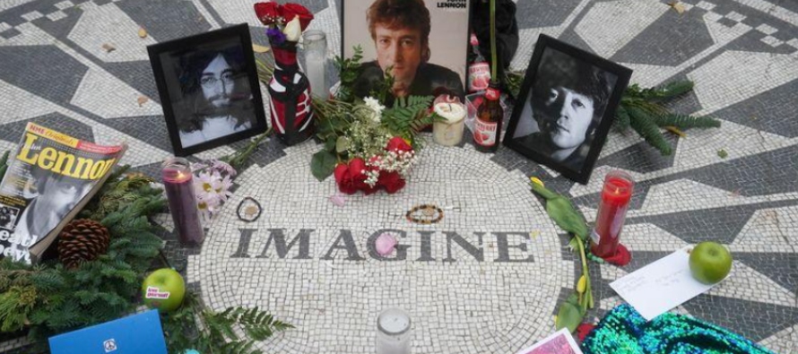 Julian, el hijo de Lennon con su primera esposa Cynthia, publicó una foto de su padre con...