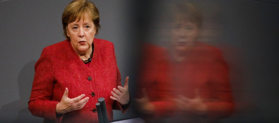 Merkel consideró "justificadas" las propuestas de un grupo de expertos que...
