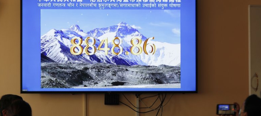 China y Nepal acordaron esta semana un nuevo patrón para medir la altura del Monte Everest,...
