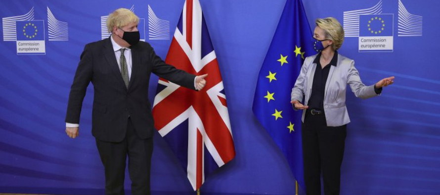 Johnson viajó a Bruselas con la esperanza que las negociaciones políticas de alto...