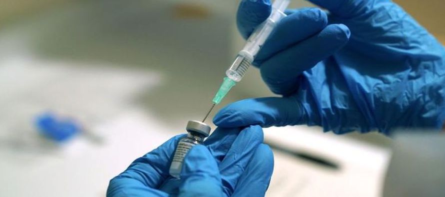 La agencia completaría las revisiones para el 29 de diciembre para la vacuna Pfizer/BioNTech...