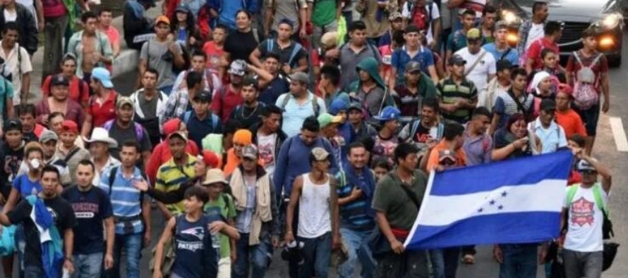 Los medios hondureños, por su parte, reportaron que cientos de migrantes fueron retenidos...