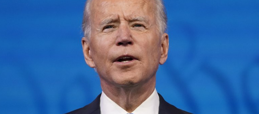  En un discurso desde su casa en Wilmington, Delaware, Biden aspiró a guiar a los...