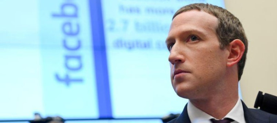 Zuckerberg reconoció que las críticas a Facebook habían dañado la moral...