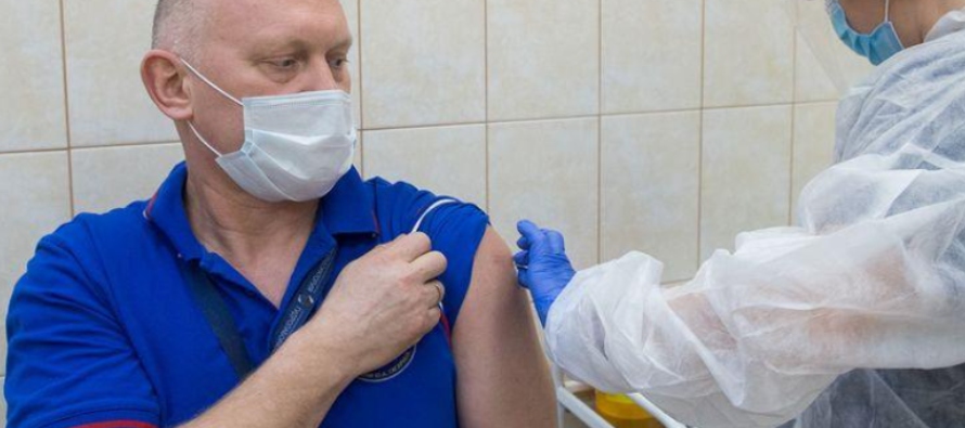 Es una de varias vacunas desarrolladas por Rusia, y una de las dos en fase final de ensayos que...