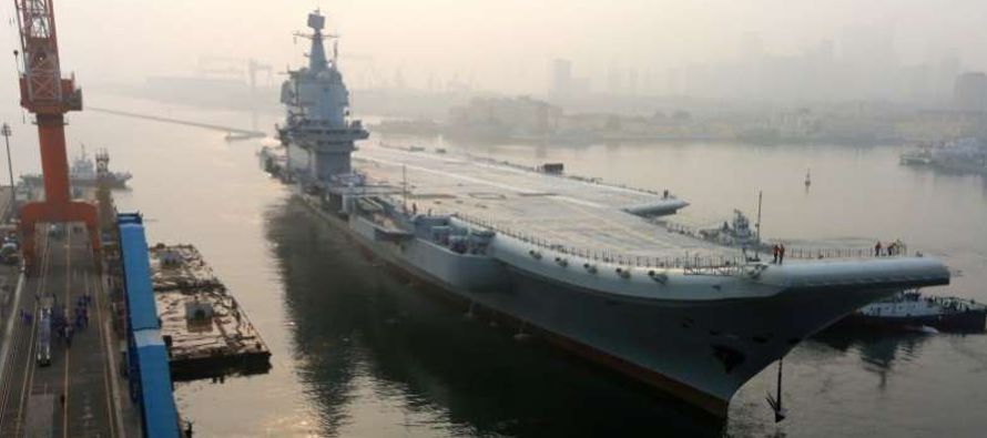 Si bien no es la primera vez que los portaaviones chinos pasan cerca de Taiwán, ocurre en un...