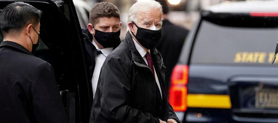 Biden se ha comprometido a hacer de la lucha contra el coronavirus, que ha matado a más de...