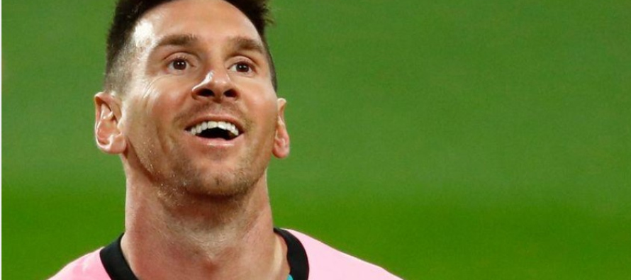 Messi consiguió su primera asistencia de la temporada cuando dio un gran pase al defensa...