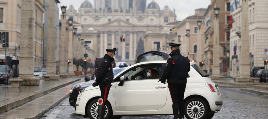El total de casos en Italia superó los dos millones el jueves y hubo otras 505 decesos...