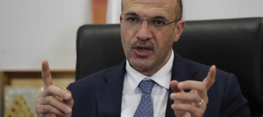 El ministro, Hamad Hassan, declaró en conferencia de prensa que el gobierno ha estado en...
