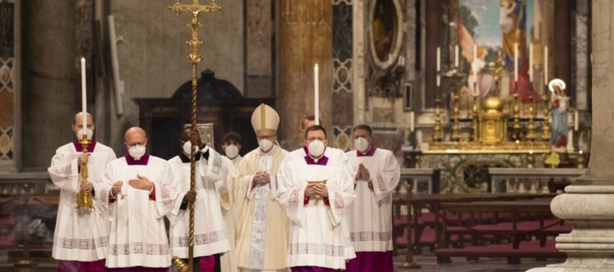 El Vaticano anunció el viernes que el papa no presidiría el rezo de Nochevieja ni la...