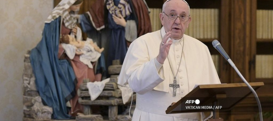 El jueves, el Vaticano anunció que el papa sufría una "ciática...