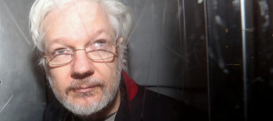 Assange no es exactamente un periodista, a pesar de que se haya asociado en distintas ocasiones con...