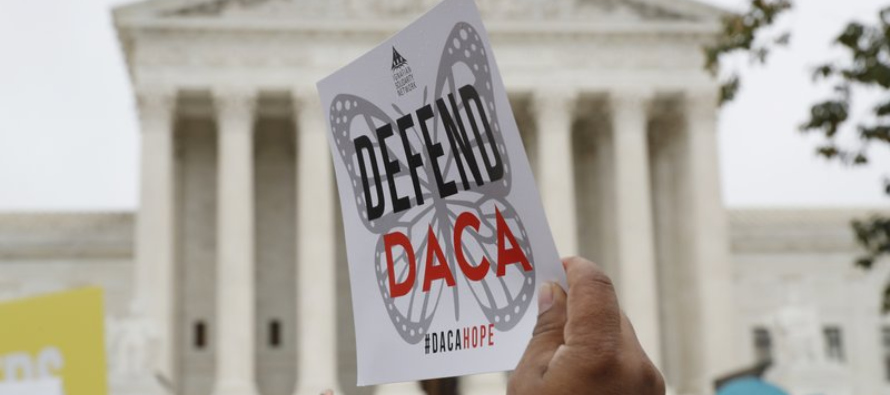  El DACA protege de la deportación a aproximadamente 650,000 personas y las hace elegibles...