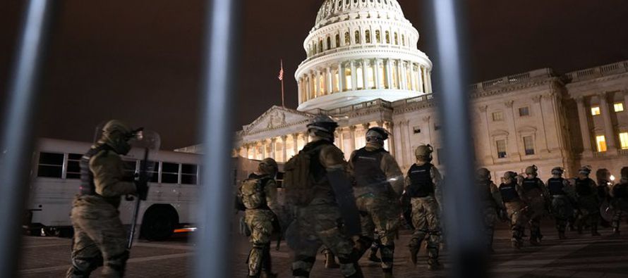 El Congreso se volvió a reunir por la noche. Los senadores condenaron las protestas que...
