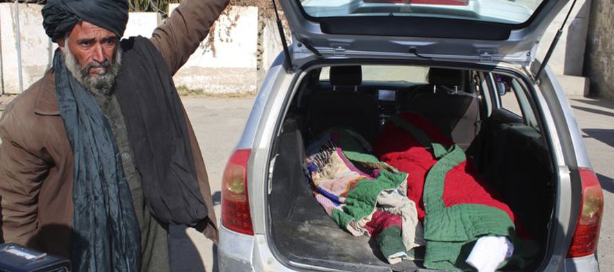 En la provincia sureña de Uruzgan, seis agentes de seguridad murieron cuando un atacante...
