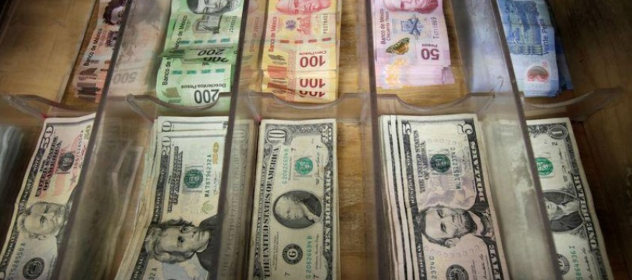 El peso mexicano cotizaba al cierre en 20,0240 por dólar, con una pérdida del 1,98%...