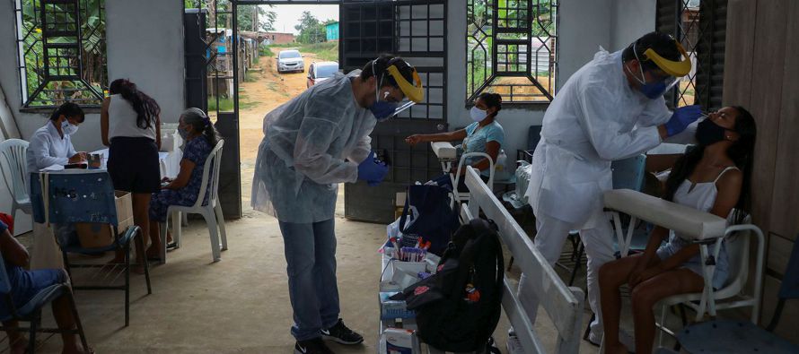 Brasil contabilizó el jueves 200.498 muertos por coronavirus y 7,96 millones de casos,...