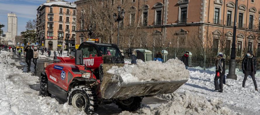 Después de registrar 50 centímetros de nieve, Madrid y gran parte del país...