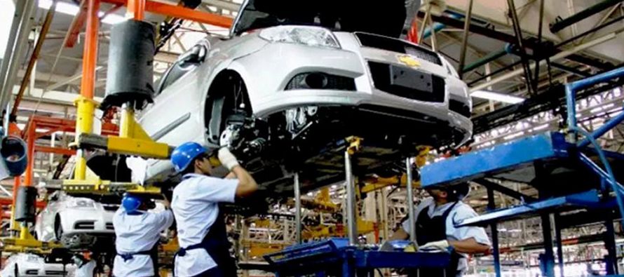 El Inegi reportó una producción total de 3 millones 40,178 vehículos ligeros...