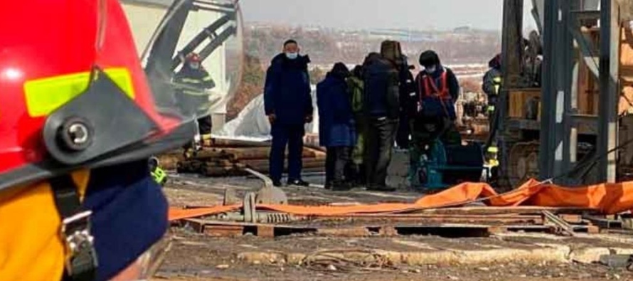 La explosión se produjo el domingo hacia las 14h00 (06H00 GMT) en la mina situada en Qixia,...