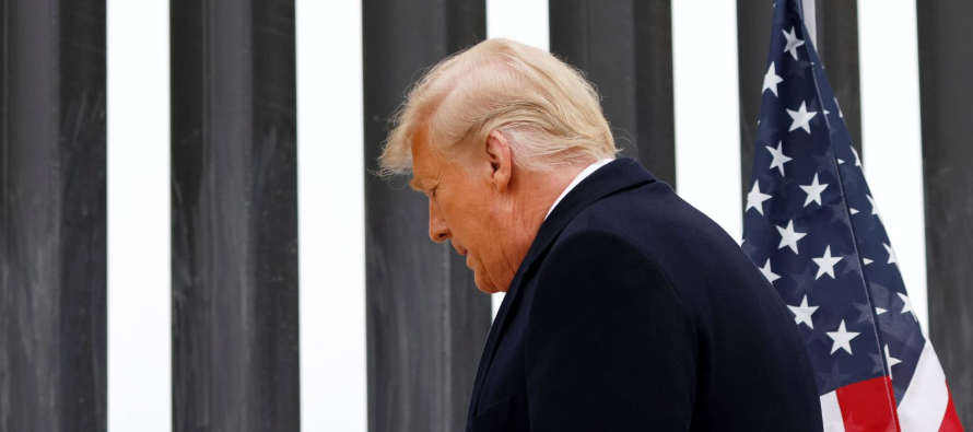Para Trump, el muro es un logro de su mandato, pero no ha conseguido que este sea tan alto ni tan...