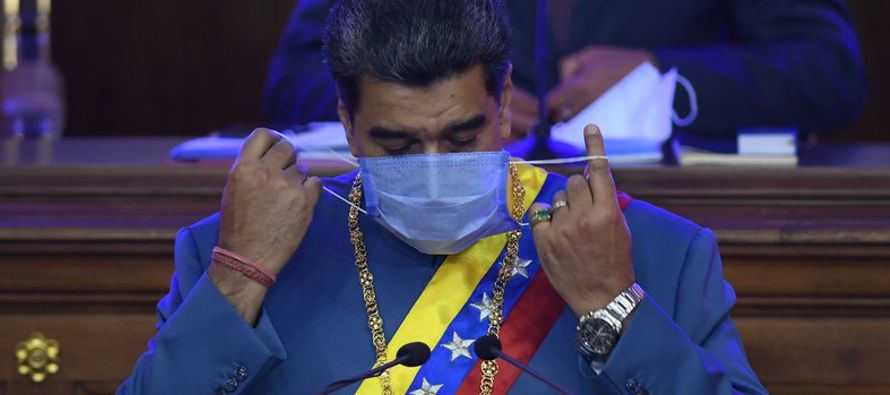 “Aquí estamos otra vez”, dijo Maduro durante la presentación del informe...